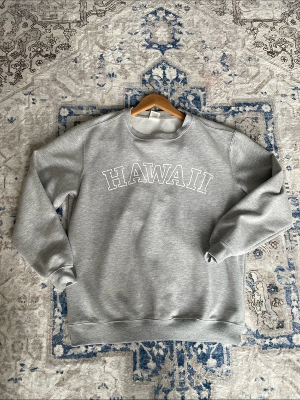 NWOT HAWAII Graphic Crewneck Sweatshirt - Gray